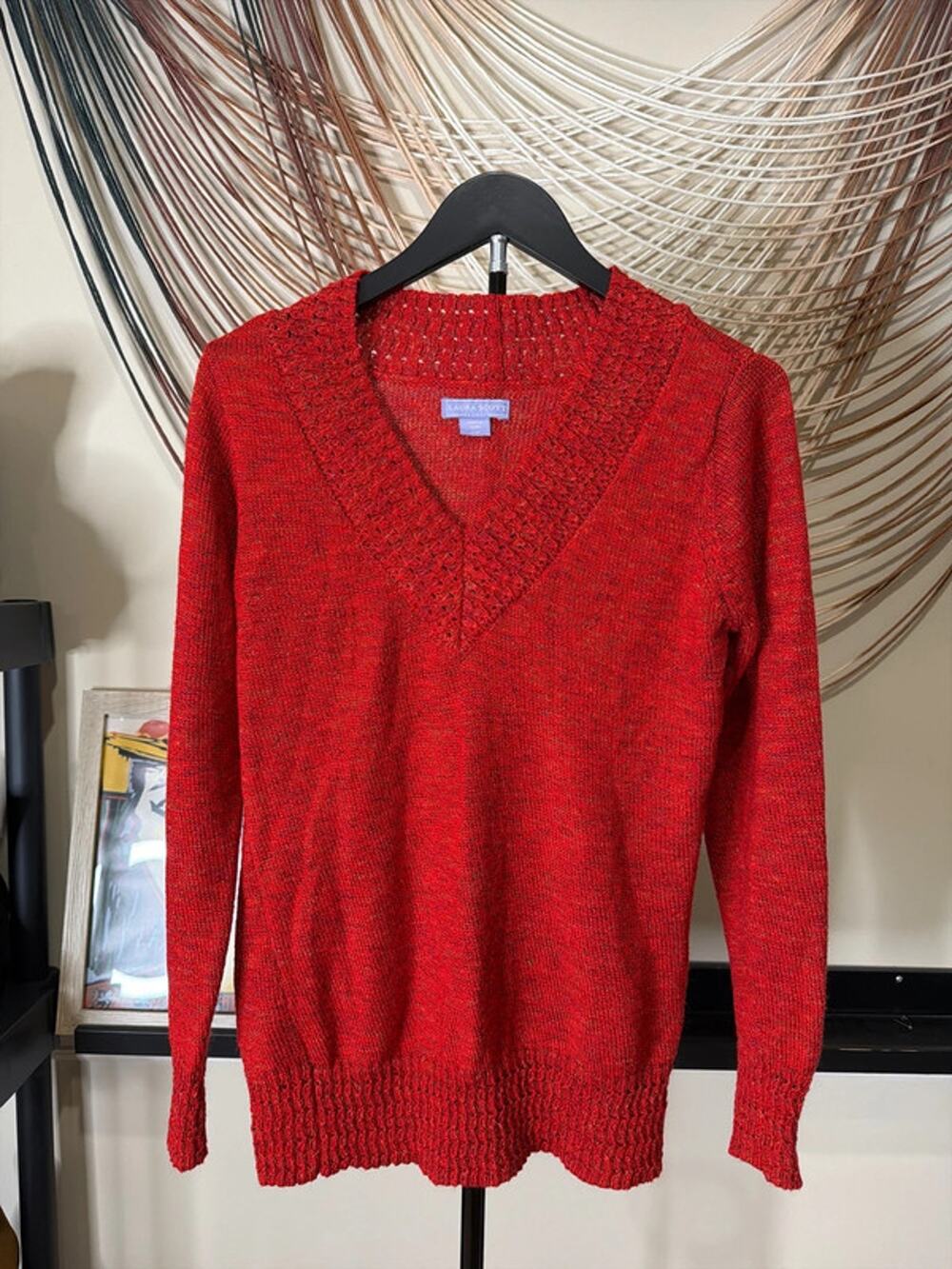 Laura Scott red knit V-neck sweater EUC M 2834